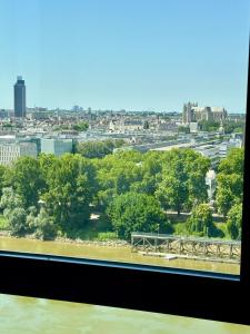 Výhľad na mesto Nantes alebo výhľad na mesto priamo z apartmánu