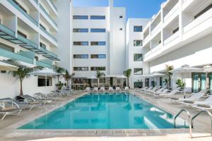 Bazén v ubytování Acandia Hotel nebo v jeho okolí