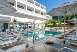 Bazén v ubytování Acandia Hotel nebo v jeho okolí