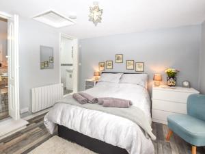 Katil atau katil-katil dalam bilik di 1 Bed in Freshwater 73929
