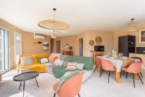 a living room with a couch and a table at Maison Goxoki - En plein coeur du Pays Basque in Saint-Palais