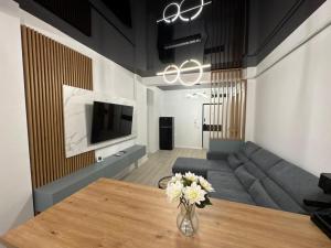 a living room with a couch and a table at MPR Seaview in Năvodari +7 photos