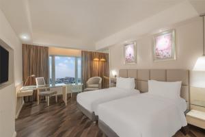 Postel nebo postele na pokoji v ubytování Radisson Hyderabad Hitec City