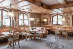 Reštaurácia alebo iné gastronomické zariadenie v ubytovaní ARBOR Hotel & Apartments