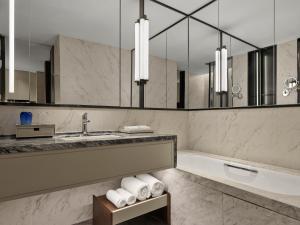 Koupelna v ubytování Marriott Executive Apartments Suzhou Industrial Park