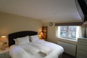 Voodi või voodid majutusasutuse Spacious 4-Bedroom House in Winkfield toas