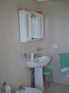 A bathroom at Trullo Salamina
