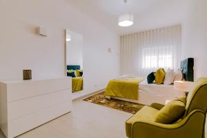 Uma área de estar em Apartamentos Sol & Ria