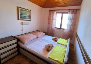 Postel nebo postele na pokoji v ubytování Apartments by the sea Mali Losinj (Losinj) - 8006