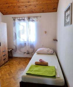 Postel nebo postele na pokoji v ubytování Apartments by the sea Mali Losinj (Losinj) - 8006