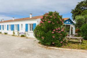 Κήπος έξω από το Maison d'hôtes Le Grillon