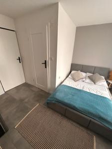 Postel nebo postele na pokoji v ubytování Pokoje I Apartamenty Polna 19