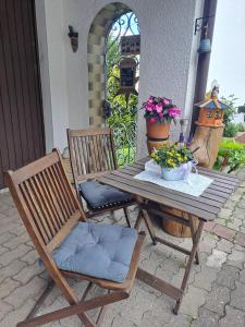 Ein Garten an der Unterkunft Ferienwohnung Karlsruh