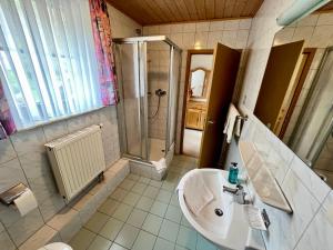 Ein Badezimmer in der Unterkunft Ferienwohnung Karlsruh