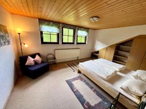 Ein Bett oder Betten in einem Zimmer der Unterkunft Ferienwohnung Karlsruh