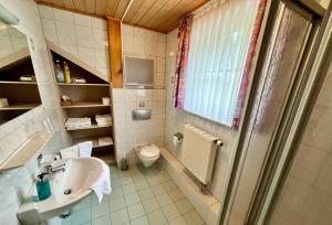 Ein Badezimmer in der Unterkunft Ferienwohnung Karlsruh