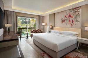 Letto o letti in una camera di Sheraton Bandung Hotel & Towers