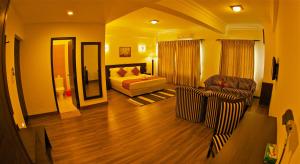 Uma cama ou camas num quarto em Waterfront Resort by KGH Group