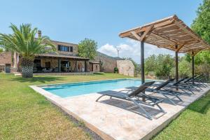The swimming pool at or close to Rustica En Porto Colom-es Sequer