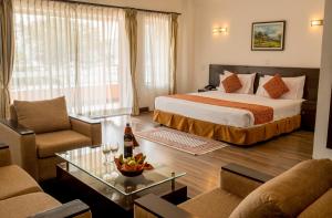 Postel nebo postele na pokoji v ubytování Waterfront Resort by KGH Group + 37 fotografií