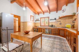 A kitchen or kitchenette at Rustica En Porto Colom-es Sequer