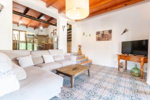A television and/or entertainment centre at Rustica En Porto Colom-es Sequer