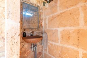 A bathroom at Rustica En Porto Colom-es Sequer