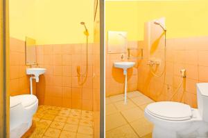 バンダールランプンにあるDancenter Divka Residenceのトイレと洗面台のあるバスルーム