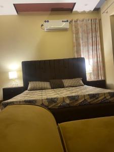 Relaxing Balcony Retreat in a Calm Neighborhood with Self Check In的休息区