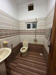 Relaxing Balcony Retreat in a Calm Neighborhood with Self Check In的一间浴室