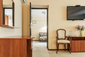TV a/nebo společenská místnost v ubytování PecherSky Hotel
