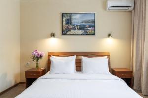 Postel nebo postele na pokoji v ubytování PecherSky Hotel