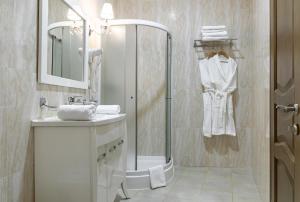 Koupelna v ubytování PecherSky Hotel