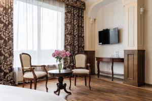 TV a/nebo společenská místnost v ubytování PecherSky Hotel