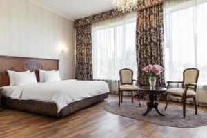 Postel nebo postele na pokoji v ubytování PecherSky Hotel
