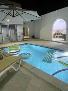 Bazén v ubytování Noussa nebo v jeho okolí