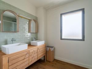 a bathroom with two sinks and a window at Maison neuve proche océan, terrasse, parking, 8 pers - FR-1-319-585 in Biscarrosse +17 photos