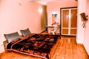 Ένα ή περισσότερα κρεβάτια σε δωμάτιο στο Phoenix Residency Ooty