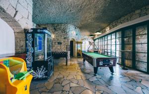 Τραπέζι μπιλιάρδου στο Azzurro vibe with ocean sight in heated pool complex - Tropical Dream