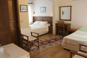Postel nebo postele na pokoji v ubytování Nirvana Hotel
