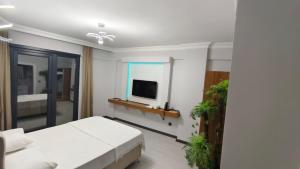 TV a/nebo společenská místnost v ubytování KILIÇ MOTEL