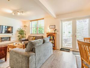 Televiisor ja/või meelelahutuskeskus majutusasutuses 2 Bed in Bassenthwaite 91212