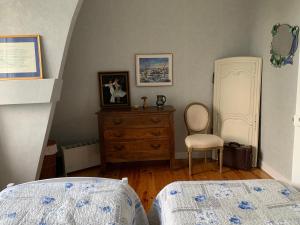 Posteľ alebo postele v izbe v ubytovaní Le Manoir des Rochers
