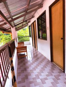 En balkon eller terrasse på Siquijor Pier Guest House + 4 billeder