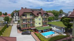 an aerial view of a house with a swimming pool at Antalya Pokoje i Apartamenty in Władysławowo