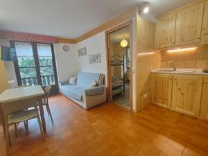 Kuchyň nebo kuchyňský kout v ubytování appartamento marmotta + 7 fotografií