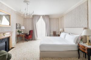 Postel nebo postele na pokoji v ubytování Hotel El Palace Barcelona