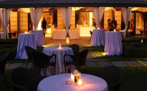 Restaurace v ubytování Grand Visconti Palace + 37 fotografií