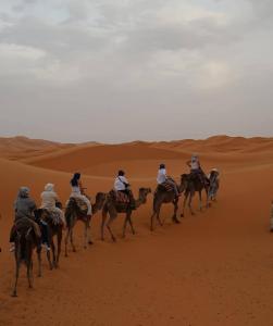 Hosté ubytování Erg Chebbi Romantic Desert Camp