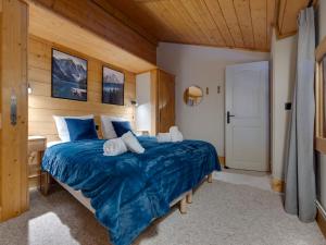Łóżko lub łóżka w pokoju w obiekcie Duplex confortable au cœur de Tignes Val Claret, 3 chambres, proche centre et navettes - FR-1-641-14